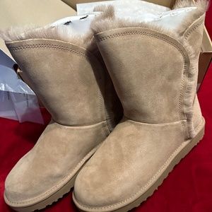 UGG CLASSIC SHORT FLUFF HIGH-LOW BOOT SIZE 10 WOMEN